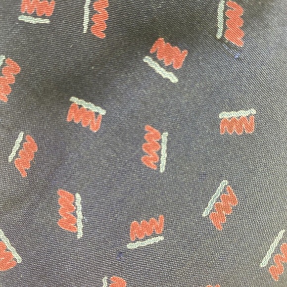 JOLIE FEMME Men's 100% Silk Necktie Designer Geometric Navy Blue W Red VTG RARE - Picture 2 of 8